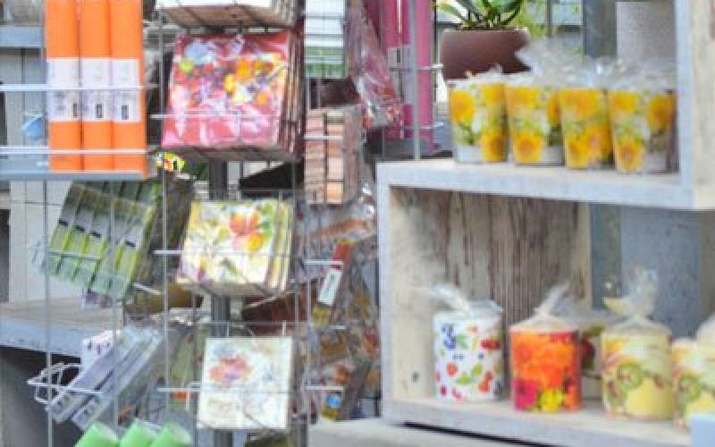 blumen-schoenleber_altdorf_geschenkideen_servietten_kerzen blumen-schoenleber_altdorf_geschenkideen_servietten_kerzen